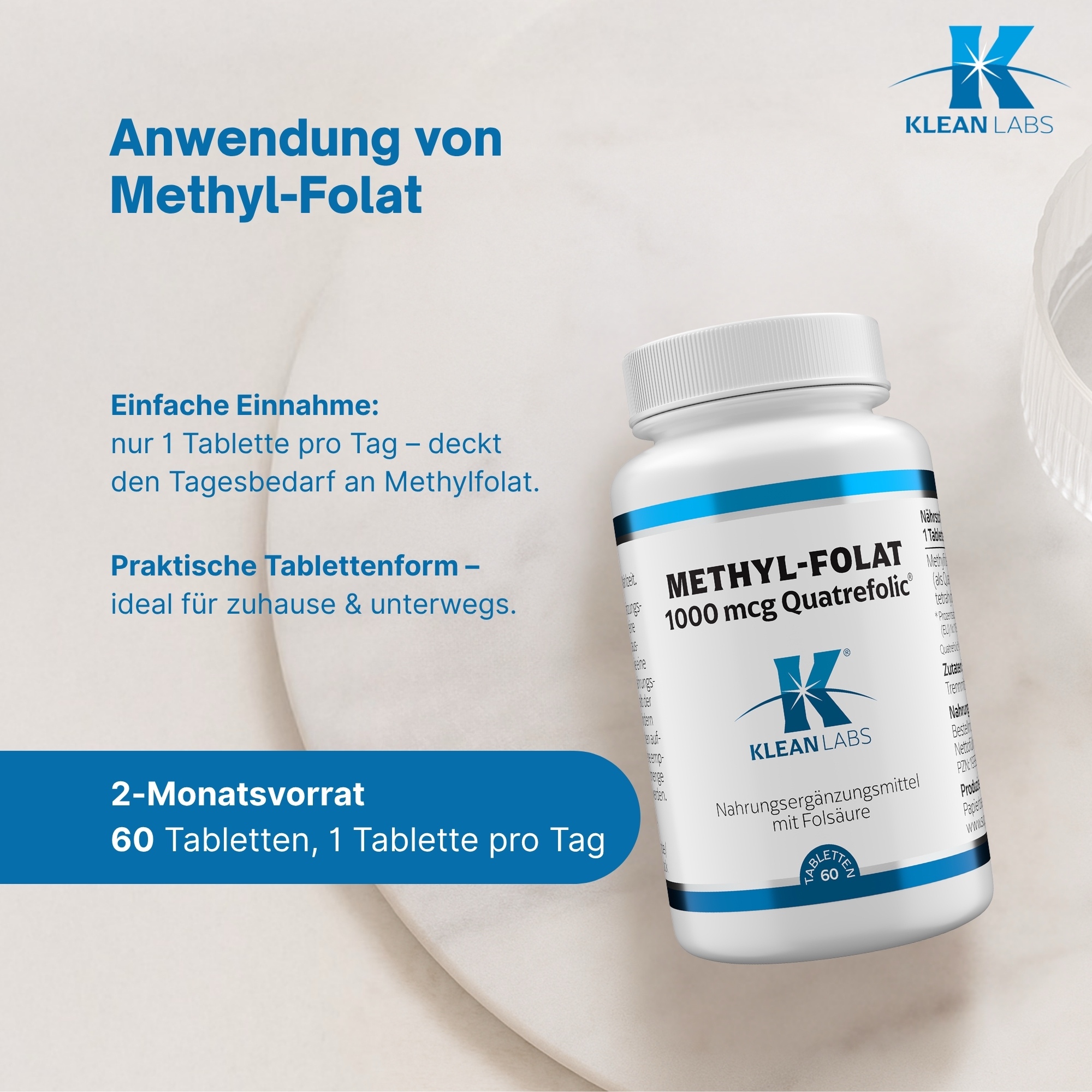 Produktfoto: Eine weiße Plastikflasche mit einem blauen Etikett und der Aufschrift 'Methyl-Folat 1000 mcg Quatrefolic'. Darunter steht 'Klean Labs' und 'Nahrungsergänzungsmittel mit Folsäure'. Die Flasche hat einen weißen Schraubverschluss.