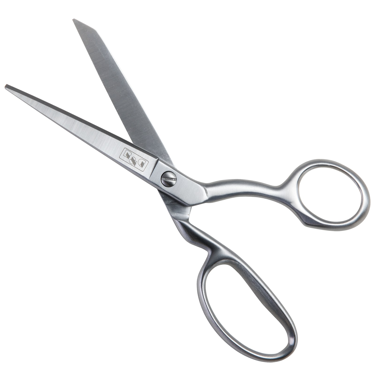 Eine silberne Schere mit spitzen Klingen und ergonomischen Griffen, leicht geöffnet.