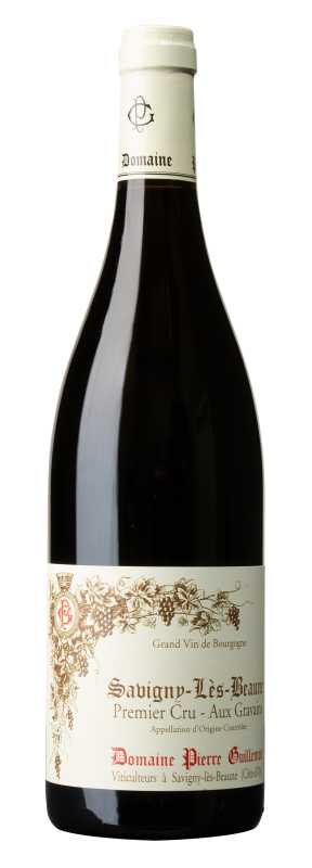 Produktfoto: Flasche Burgunderwein mit Etikett “Savigny-Lès-Beaune Premier Cru - Aux Gravains“ und “Domaine Pierre Guillemot“.
