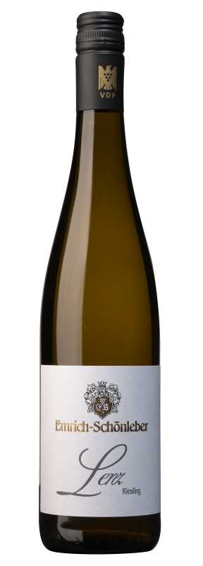 Produktfoto: Eine Weinflasche mit Etikett “Emrich-Schönleber Lenz Riesling“ und VDP-Logo auf dem Verschluss.