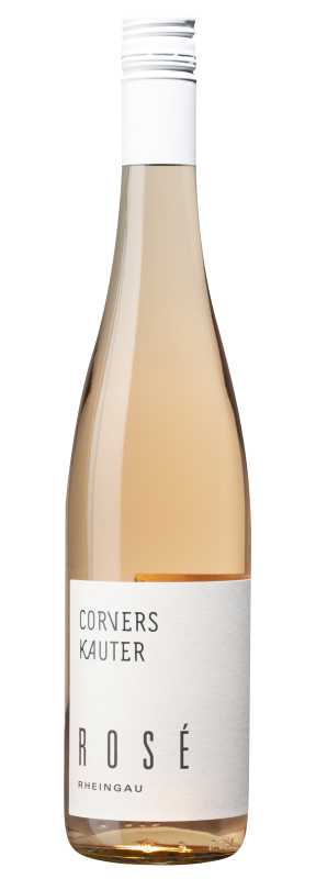 Produktfoto: Schlanke, transparente Weinflasche mit weißer Schraubkapsel. Weißes Etikett mit schwarzer Schrift: "CORNERS KAUTER ROSÉ RHEINGAU". Flaschenformat: 0,75l.