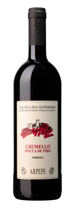 Produktfoto: Weinflasche Arpepe Grumello Rocca de Piro Nebbiolo mit Etikett Valtellina Superiore. Schwarzer Verschluss mit Logo.
