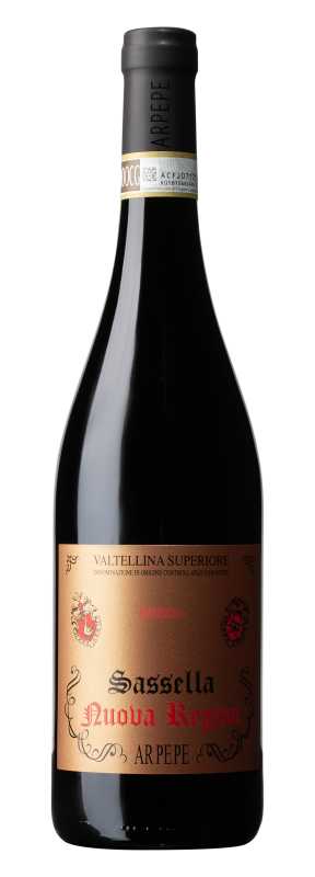 Produktfoto: Flasche Arpepe Sassella Nuova Regina Riserva mit goldfarbenem Etikett und schwarzem Verschluss.