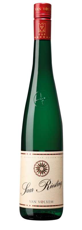 Produktfoto: Grüne Weinflasche mit rotem Verschluss und Etikett 'Saar Riesling Van Volxem'.