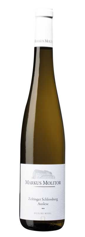 Produktfoto: Eine Weinflasche mit weißem Etikett, darauf steht “Markus Molitor Zeltinger Schlossberg Auslese Riesling Mosel“.