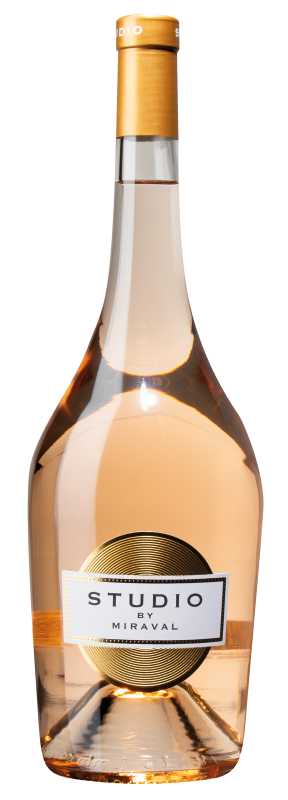 Produktfoto: Roséweinflasche mit goldenem Hals und Etikett “Studio by Miraval“.