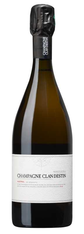 Produktfoto: Champagnerflasche mit schwarzem Hals und weißem Etikett mit der Aufschrift “Champagne Clandestin“ und “Austral“.