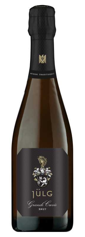 Produktfoto: Flasche Sekt mit schwarzem Etikett, “Jülg Grande Cuvée Brut“.