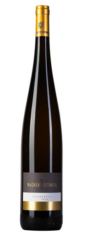 Produktfoto: Weinflasche Wagner Stempel Heerkretz Riesling mit goldenem Etikett.