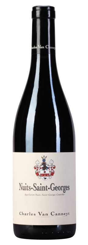 Produktfoto: Weinflasche mit Etikett 'Nuits-Saint-Georges'. Wappen und Name 'Charles Van Canneyt'.