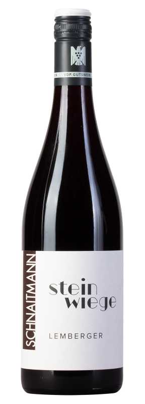 Produktfoto: Eine Flasche Rotwein mit Etikett 'Steinwiege Lemberger'.