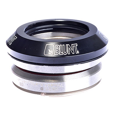 Ein schwarzes, metallisches Kugellager mit der Aufschrift 'BLUNT'.