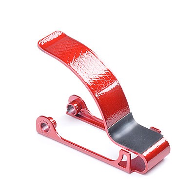 Roter Aluminium-Flaschenhalter mit schwarzem Gummieinsatz.