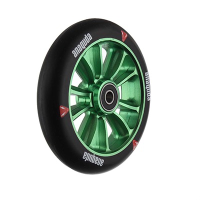 Grünes Rad mit schwarzen Reifen und Schriftzug 'anaquda'.
