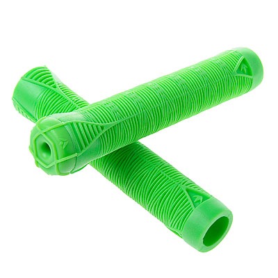 Zwei grüne Fahrradgriffe mit strukturierter Oberfläche, übereinandergelegt.