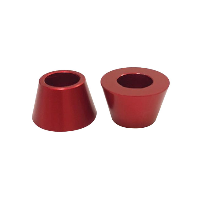 Zwei rote, metallische, kegelförmige Objekte mit Loch in der Mitte.