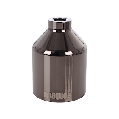 Ein glänzendes, metallisches Objekt mit dem Schriftzug 'anaquda'.