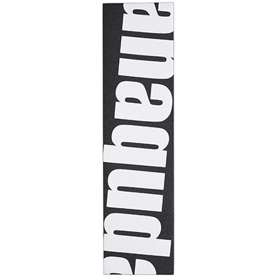 Schwarzes Rechteck mit weißen Buchstaben, die vertikal angeordnet sind.