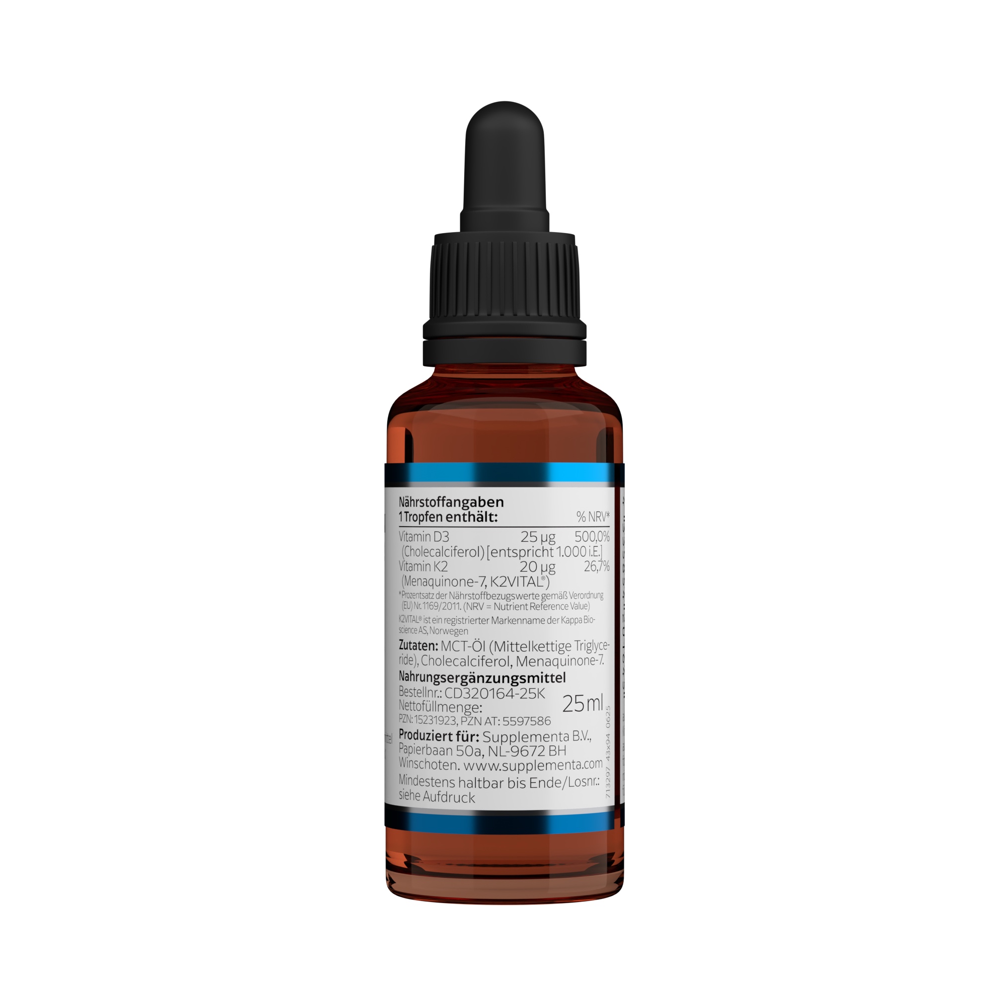 Produktfoto: Eine braune Glasflasche mit schwarzem Tropfverschluss. Auf der Flasche befindet sich ein Etikett mit Nährstoffangaben zu Vitamin D3 und K2 sowie weiteren Informationen. Die Flasche steht aufrecht vor einem weißen Hintergrund.