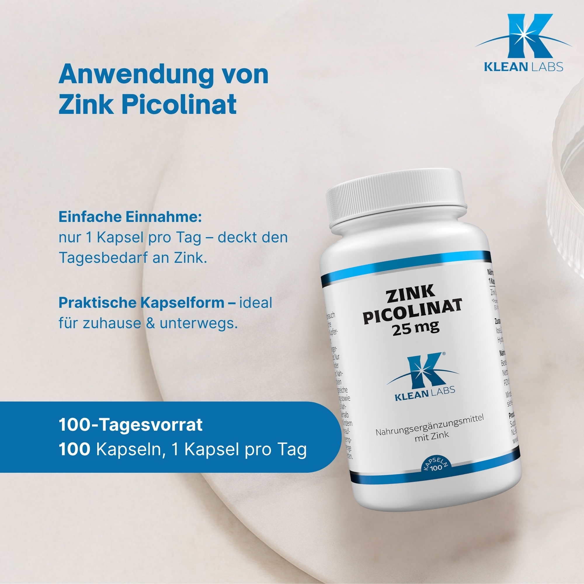 Produktfoto: Das Bild zeigt eine weiße Plastikflasche mit einem blauen Etikett. Auf dem Etikett sind Verzehrempfehlungen und Hinweise aufgedruckt. Die Flasche enthält Nahrungsergänzungsmittel in Kapselform. Der Hintergrund ist weiß.