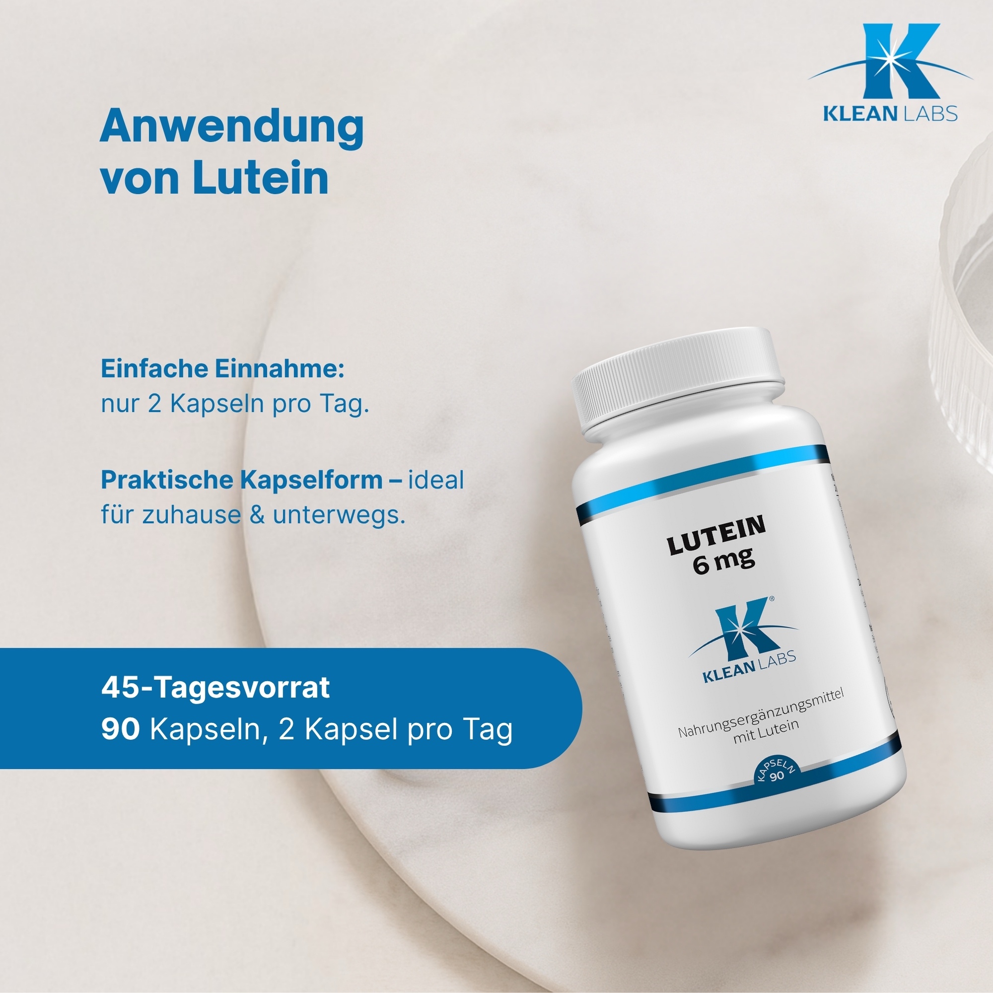 Produktfoto: Ein weißes Plastikgefäß mit einem blauen Streifen am oberen Rand. Auf dem Etikett sind Nährstoffangaben für ein Nahrungsergänzungsmittel mit Tagetes-Blütenextrakt, Lutein und Zeaxanthin. Die Zutatenliste enthält mikrokristalline Cellulose und Kapselhülle aus Hydroxypropylmethylcellulose. Das Produkt wird von Supplementa B.V. in Winschoten, Niederlande, hergestellt. Das Nettogewicht beträgt 29g für 90 Kapseln.
