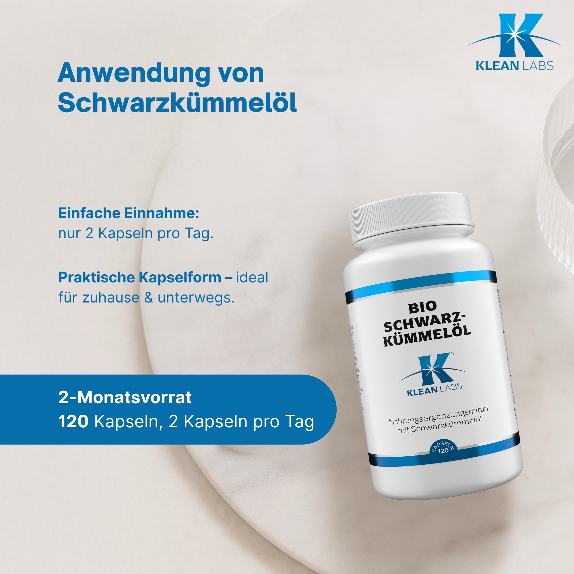 Produktfoto: Eine braune Flasche mit schwarzem Deckel, auf der ein weißes Etikett mit der Aufschrift 'Bio Schwarzkümmelöl Klean Labs' zu sehen ist. Das Etikett enthält auch ein blaues Logo und den Hinweis 'Nahrungsergänzungsmittel mit Schwarzkümmelöl'.