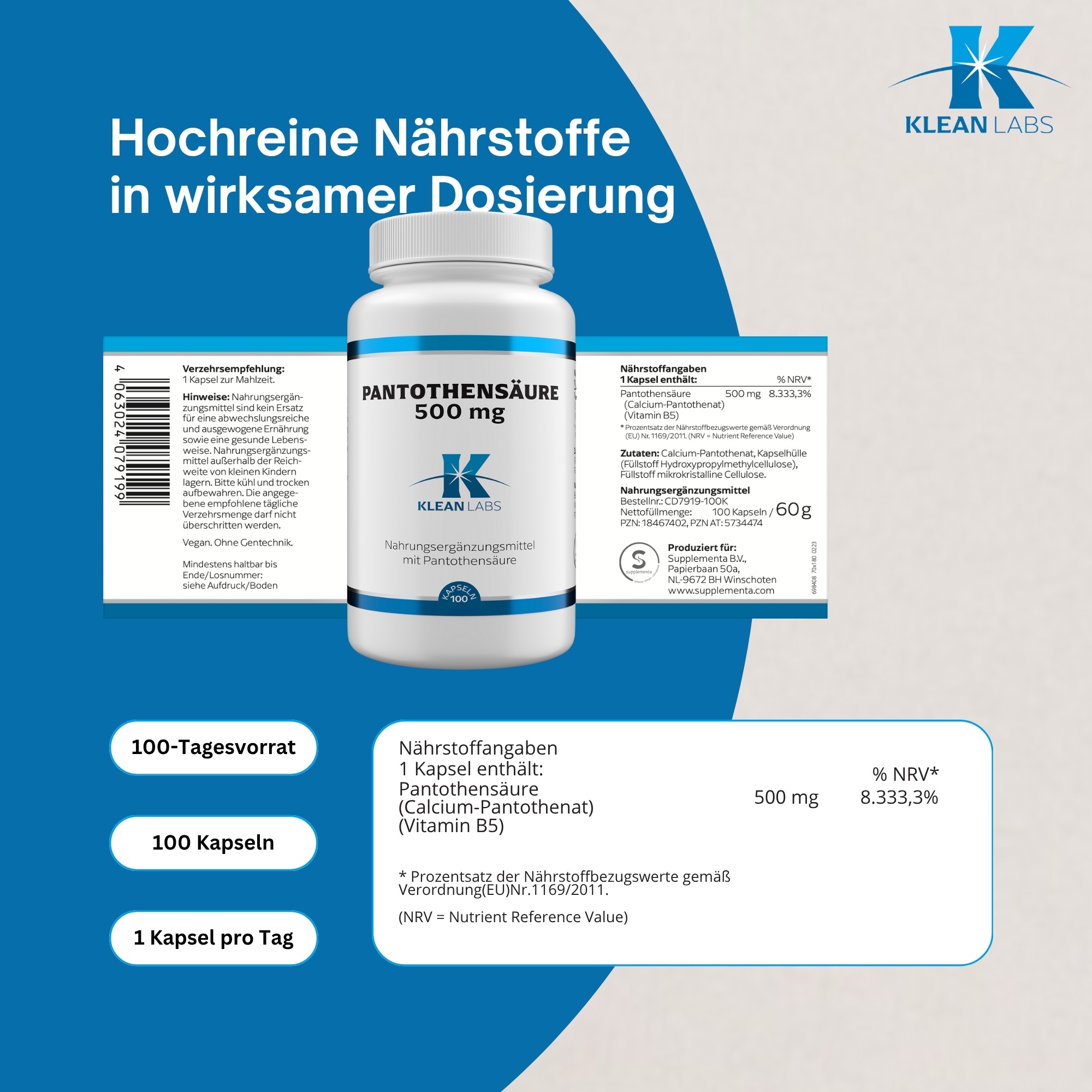 Produktfoto: Eine weiße Plastikflasche mit einem blauen Etikett, das Nährstoffangaben und Zutaten für Nahrungsergänzungsmittel enthält. Das Etikett listet Pantothensäure (Vitamin B5) und andere Inhaltsstoffe auf. Die Flasche ist von der Marke Supplementa B.V. aus Winschoten, Niederlande.