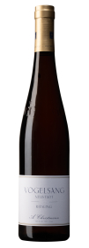 Produktfoto: Schlegelflasche mit goldenem Verschluss und Etikett 'Vogelsang Neustadt Riesling A. Christmann'.
