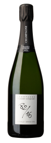 Produktfoto: Hochwertige Champagnerflasche mit schwarzem Etikett und der Aufschrift “Vazart-Coquart & Fils Chouilly Grand Cru“.