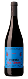 Produktfoto: Flasche Rotwein mit blauem Etikett, Aufschrift “Grumello Sant'Antonio“, schwarzer Verschluss.