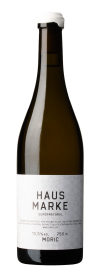 Produktfoto: Burgunder Flasche mit weißer Kapsel, weißem Etikett mit schwarzer Schrift. Aufschrift: “HAUS MARKE SUPERNATURAL, produziert und abgefüllt von Roland Velich GmbH, A-7051 Großhöflein, Wein aus Österreich trocken, enthält Sulfite/contains sulfites (L-NW12), www.moric.at, 13,5 % Vol, 750 ml, MORIC“. Flaschenformat: 750 Milliliter.