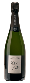 Produktfoto: Champagnerflasche mit schwarzer Kapsel, weißem Etikett, Aufschrift Vazart-Coquart, klassische Champagnerform, 0,75 Liter.