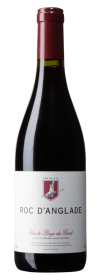 Produktfoto: Flasche eines Rotweins Roc d'Anglade, Etikett mit rotem Wappen, “Vin de Pays du Gard“, 750 ml, französischer Wein.