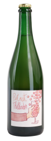 Produktfoto: Eine grüne Flasche mit einem Etikett, das “Pet nat Philibon“ zeigt. Das Etikett hat eine Illustration von einer Hand, die ein Glas mit rosa Blasen hält.