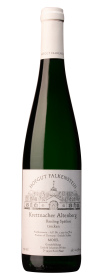 Produktfoto: Hochwertige Schlegelflasche mit Etikett. Aufschrift: Hofgut Falkenstein, Krettnacher Altenberg, Riesling Spätlese trocken.