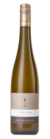 Produktfoto: Hochwertige Schlegelflasche mit goldener Kapsel, Etikett mit Wagner Stempel, Riesling Rheinhessen.