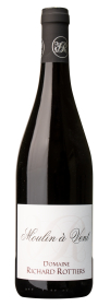 Produktfoto: Burgunderflasche mit schwarzer Kapsel, weißem Etikett mit der Aufschrift “Moulin à Vent Domaine Richard Rottiers“, 0,75 Liter.