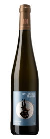 Produktfoto: Hochwertige Schlegelflasche mit blauem Etikett. Aufschrift: Battenfeld Spanier, Mölsheim Riesling. Goldene Kapsel.