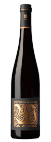 Produktfoto: Hochwertige Schlegelflasche mit schwarzem Etikett und goldener Schrift. Aufschrift: Sauvignon Blanc 500, Von Winning.