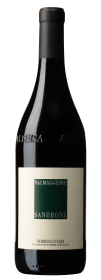 Produktfoto: Eine Flasche Rotwein mit Etikett 'Valmaggiore Sandrone Nebbiolo d'Alba'.