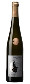 Produktfoto: Eine Weinflasche mit goldener Kapsel und Etikett 'Battenfeld Spanier Riesling Réserve vom Kalkstein'.