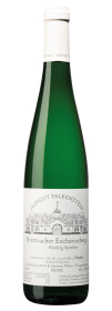 Produktfoto: Eine grüne Weinflasche mit einem weißen Etikett. Auf dem Etikett steht “Hofgut Falkenstein, Krettnacher Euchariusberg, Riesling Spätlese“.