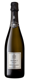 Produktfoto: Flasche Bouvet Ladubay Instinct Extra Brut, schwarze Kapsel, Etikett mit Text.