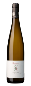 Produktfoto: Weinflasche mit Etikett 'Fürst Riesling pur mineral'.