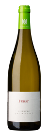 Produktfoto: Weinflasche mit grünem Verschluss und weißem Etikett: “FÜRST SILVANER pur mineral“.
