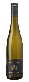 Produktfoto: Weißweinflasche mit schwarzem Etikett, Aufschrift “Weilberg Riesling Müller-Ruprecht Kallstadt/Pfalz“ in goldener Schrift.