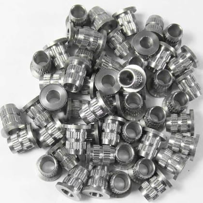 Fix-A-Form Durchgangsstück 12 x 12 mm, Bohrung 6,1