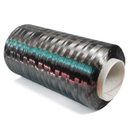 Eine Rolle aus schwarzem und buntem Fasermaterial, hauptsächlich in Schwarz mit grünen und roten Akzenten, auf einem Pappkern.
