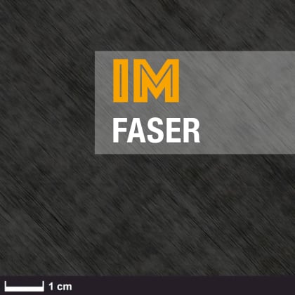 Eine schwarze, glänzende Folie, die teilweise aufgerollt ist. Der Hintergrund ist einfarbig und schlicht.