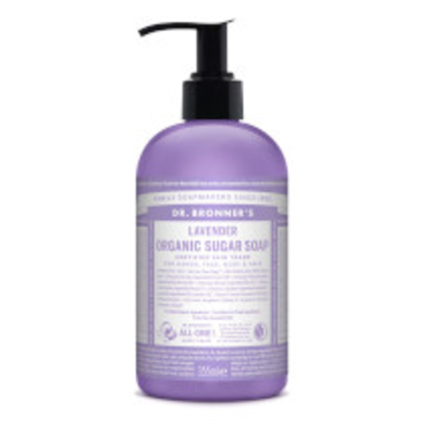 Produktfoto: Das Bild zeigt eine Flasche Dr. Bronner's Lavender Organic Sugar Soap. Die Flasche ist lila und hat einen schwarzen Pumpverschluss. Auf der Vorderseite sind Produktinformationen und Inhaltsstoffe in englischer Sprache aufgedruckt. Die Seife ist biologisch und fair gehandelt, geeignet für Hände, Gesicht, Körper und Haare. Das Volumen beträgt 355 ml.